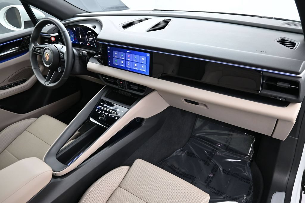 Certified 2025 Porsche Macan Electric RWD image 30