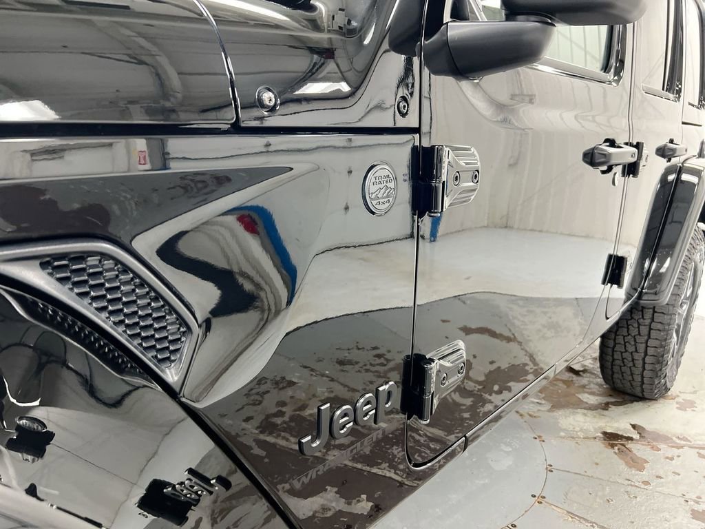 Used 2025 Jeep Wrangler Sahara image 25