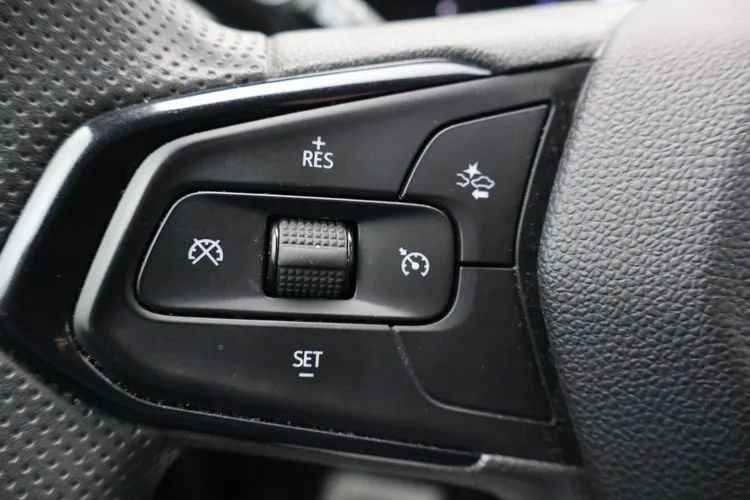 Used 2025 Chevrolet Trax LT FWD image 24