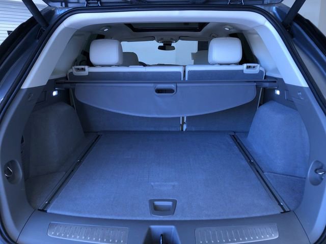 Used 2020 Cadillac XT5 Premium Luxury w/ LPO, Floor Liner Package AWD/4WD image 33