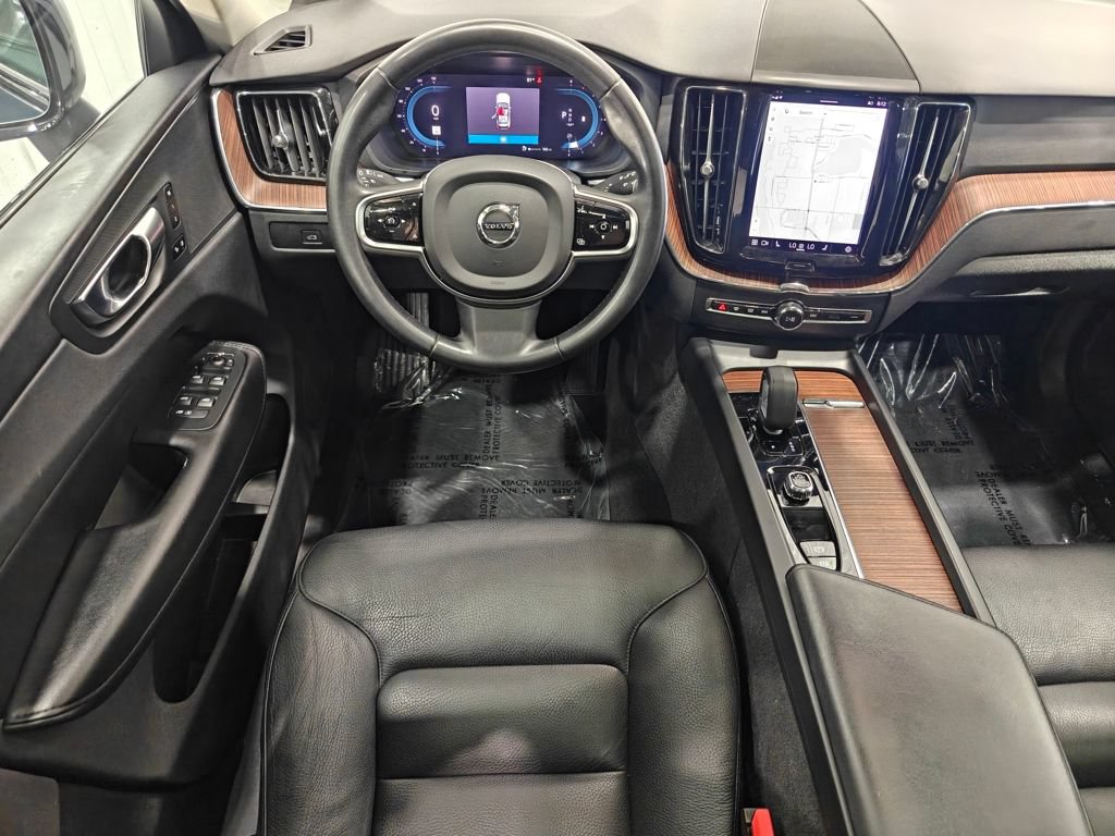 Used 2023 Volvo XC60 B5 Plus AWD/4WD image 4