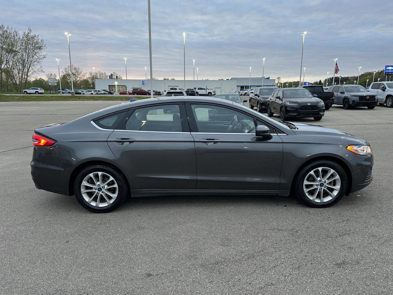 Used 2020 Ford Fusion SE FWD image 10