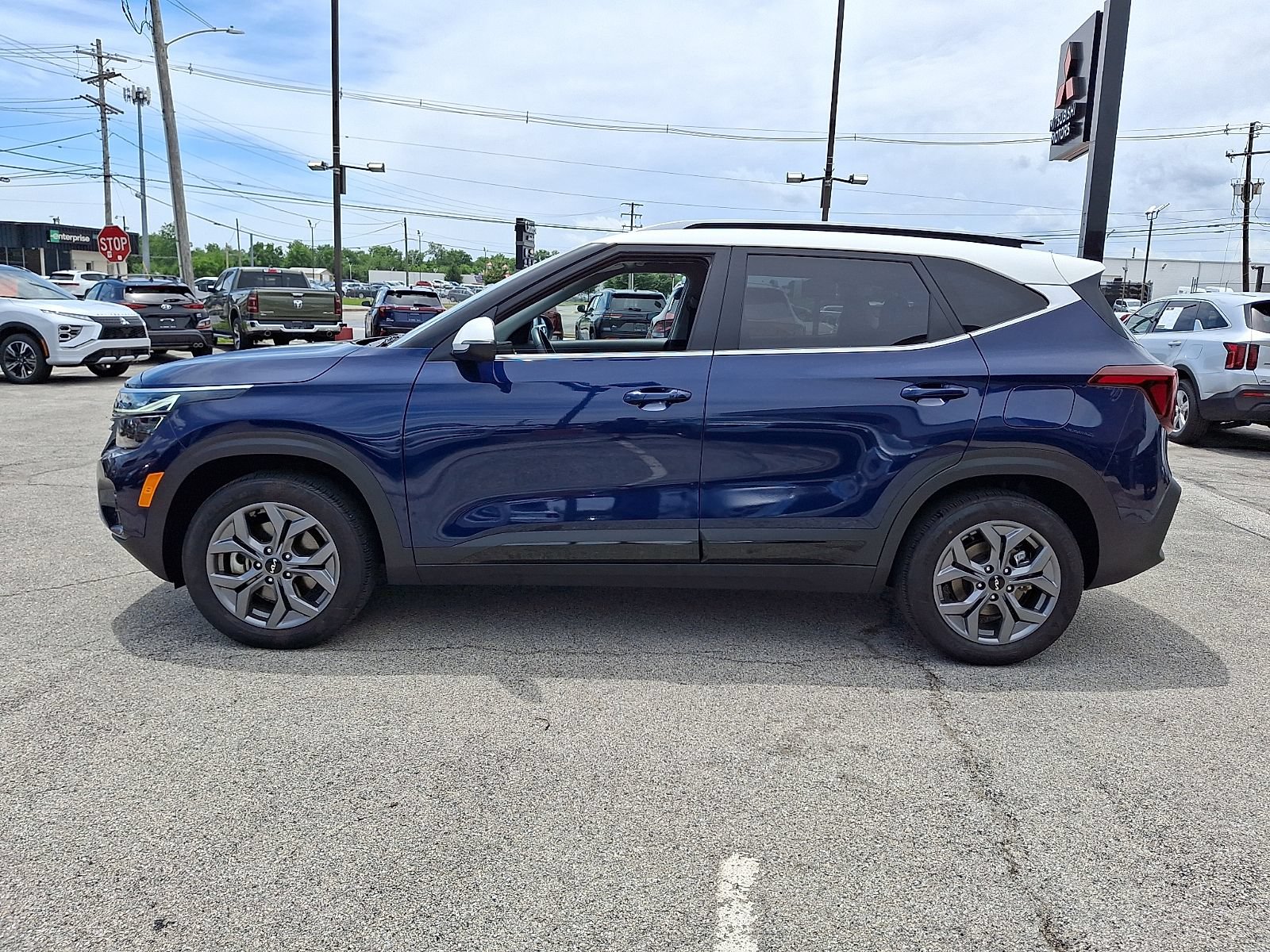 Used 2024 Kia Seltos S AWD/4WD image 4