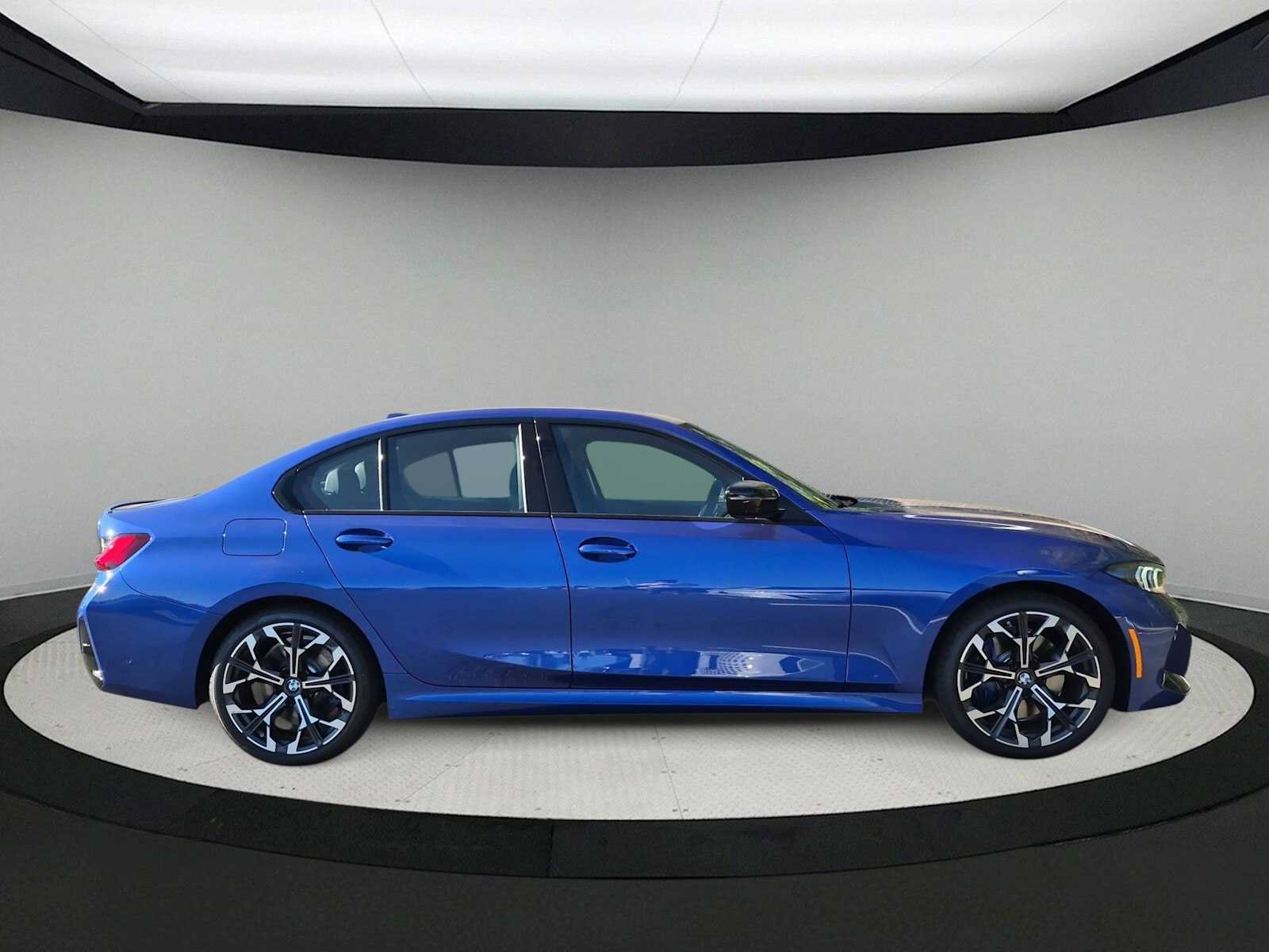 New 2026 BMW 330i xDrive Sedan w/ M Sport Package AWD/4WD image 9