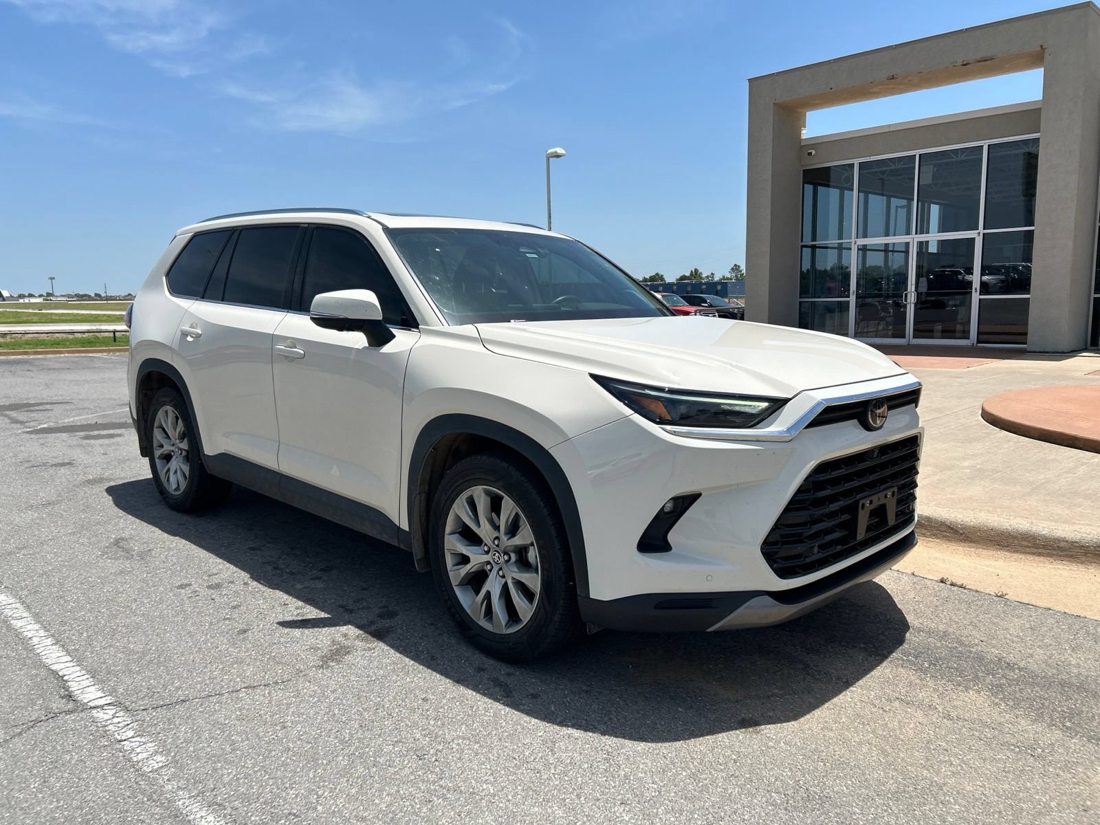 Used 2024 Toyota Grand Highlander FWD image 3