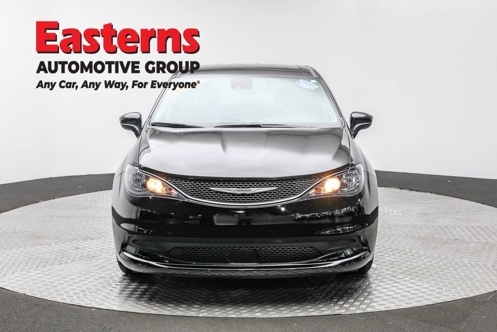 Used 2024 Chrysler Voyager LX image 2