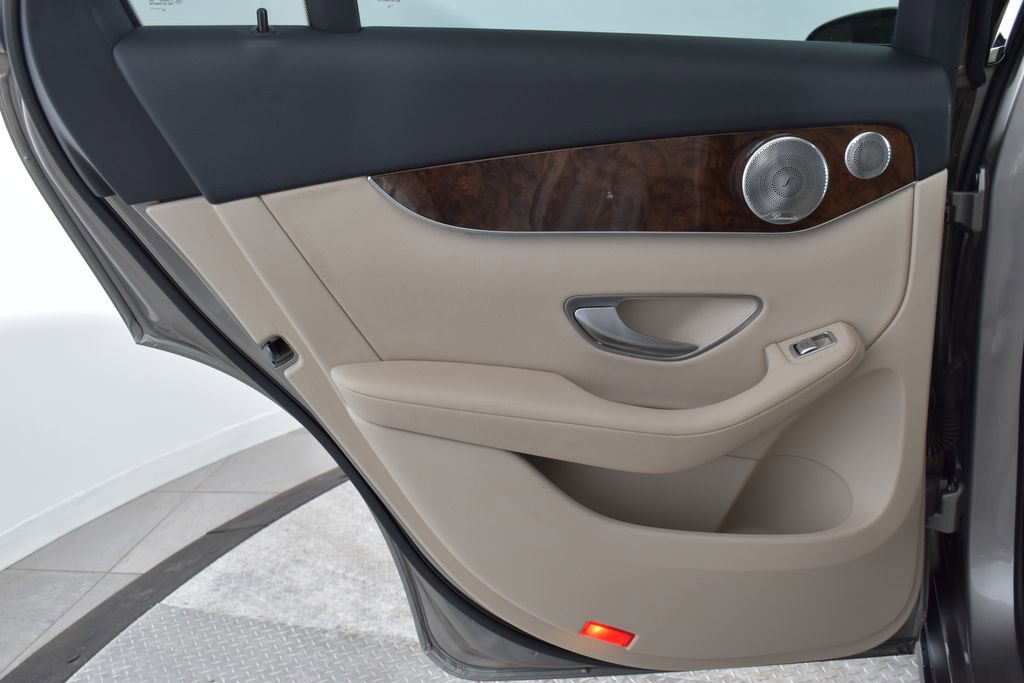 Used 2019 Mercedes-Benz GLC 300 4MATIC image 21