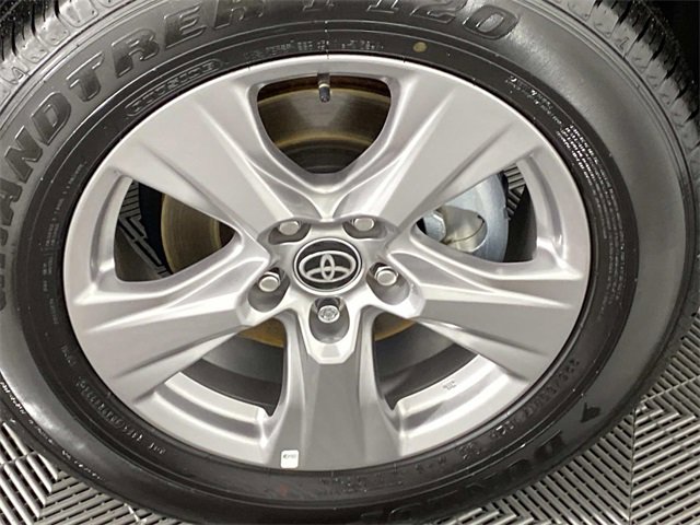 Used 2025 Toyota RAV4 XLE w/ Convenience Package image 32