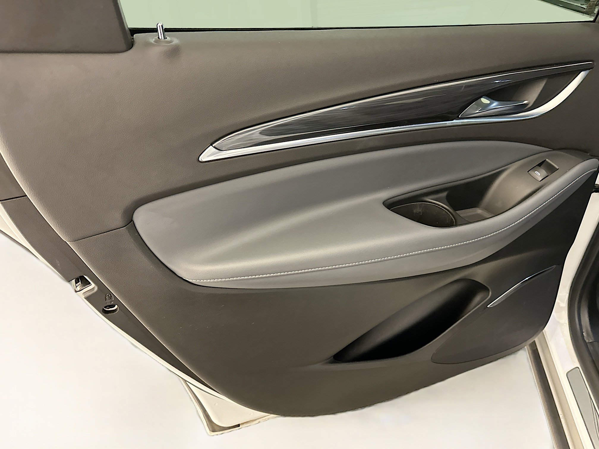 Used 2024 Buick Enclave Premium image 27