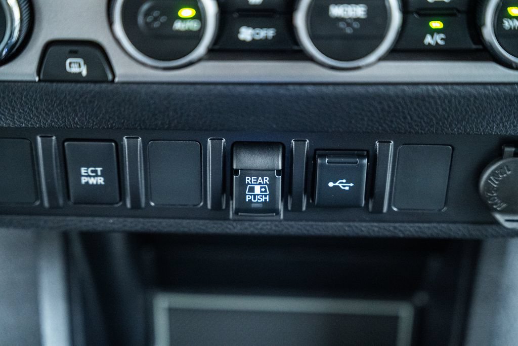 Certified 2022 Toyota Tacoma SR5 AWD/4WD image 26
