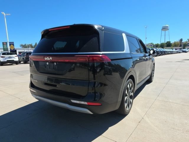 Used 2022 Kia Carnival EX FWD image 5