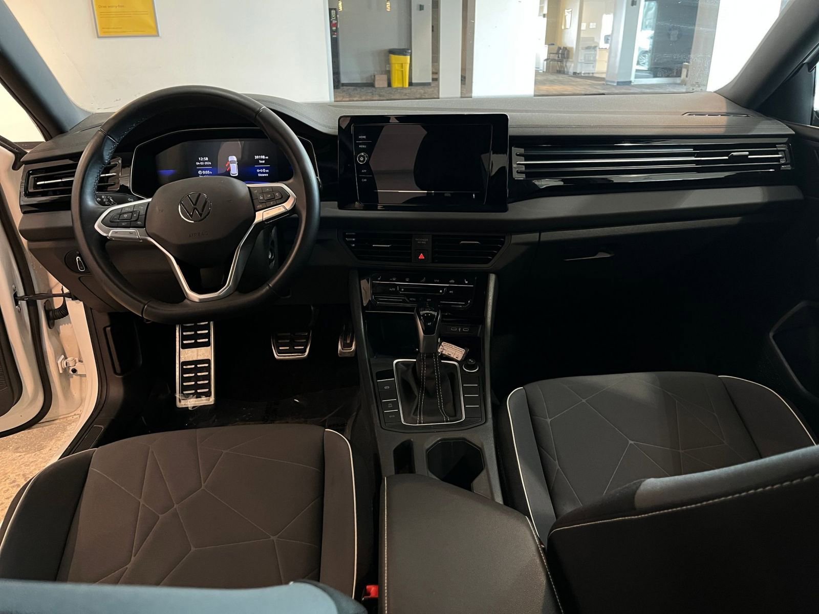 Used 2025 Volkswagen Jetta Sport image 32
