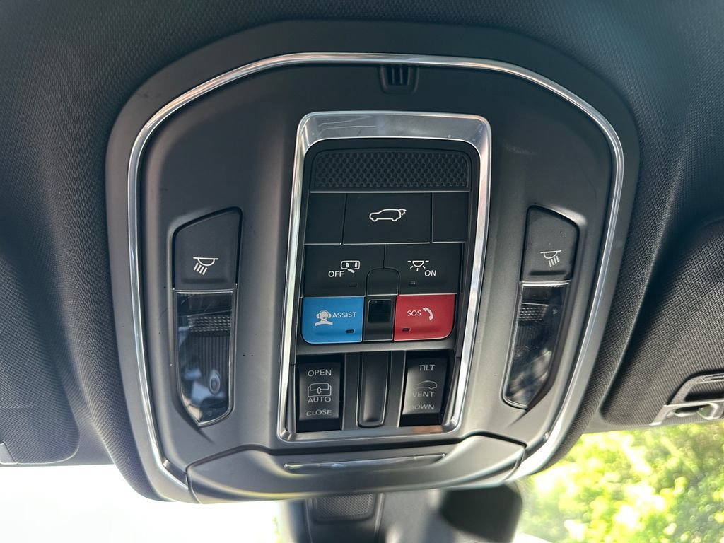 Used 2022 Jeep Grand Cherokee L Laredo AWD/4WD image 18