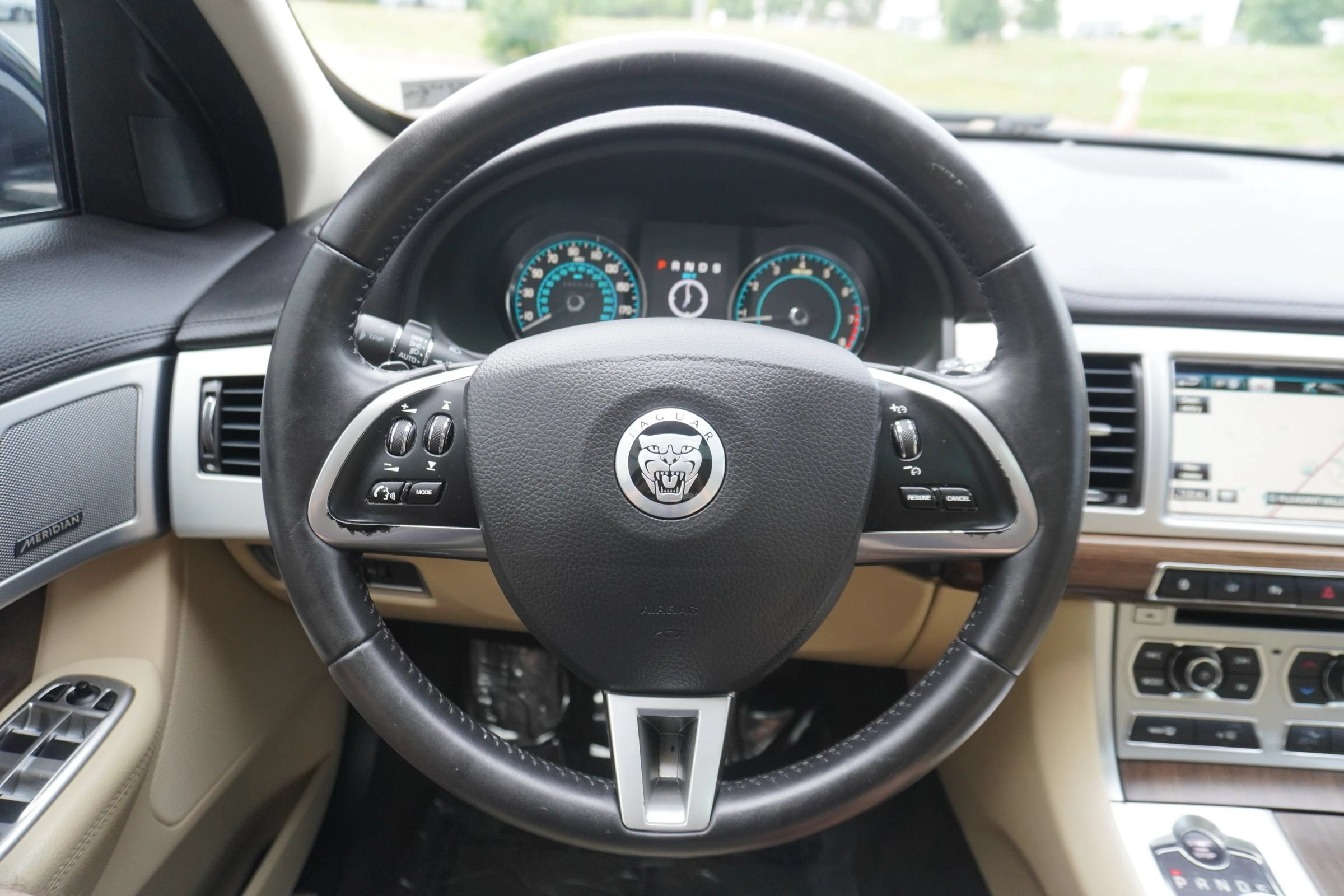 Used 2013 Jaguar XF 3.0 RWD image 23