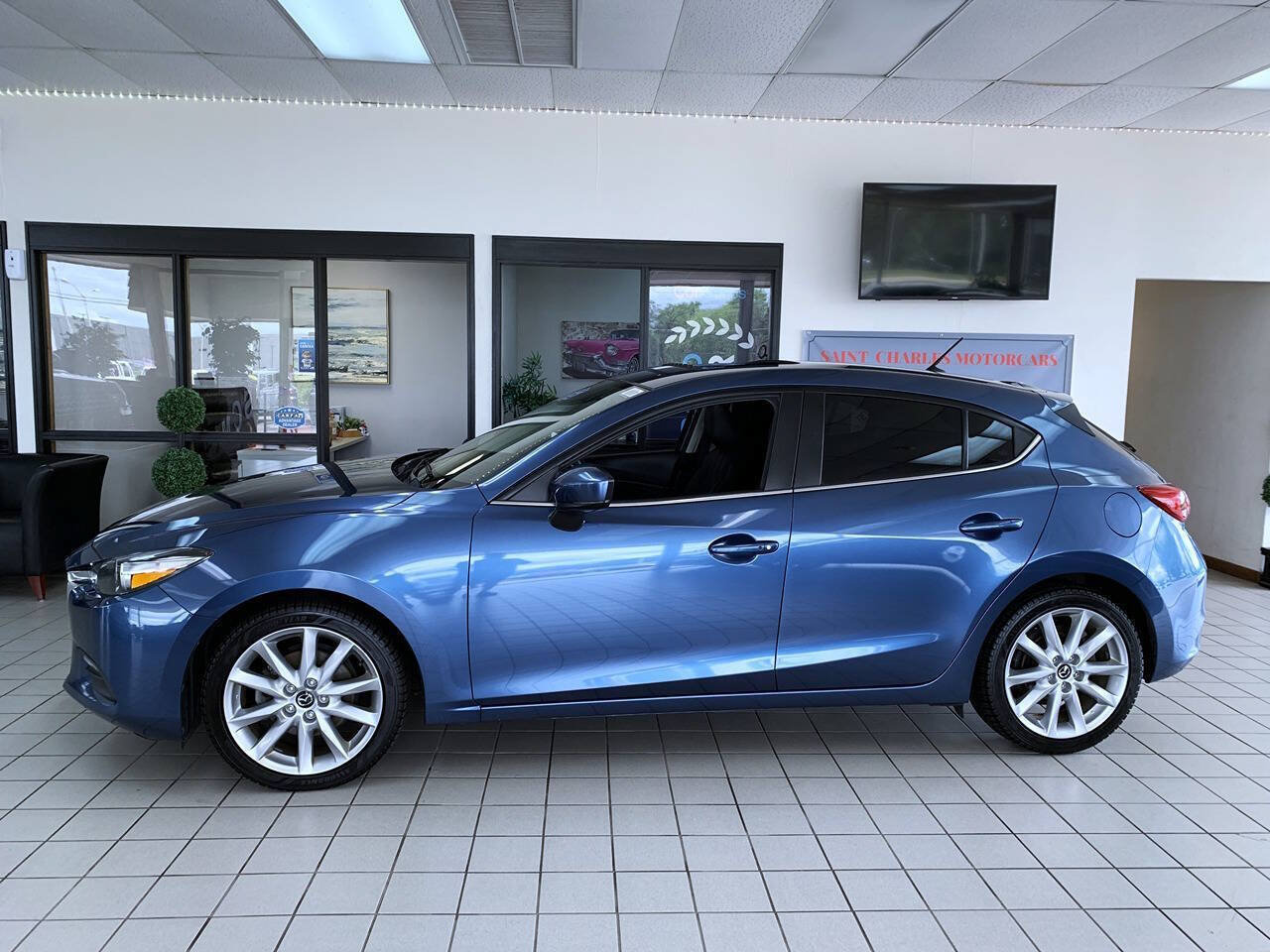 Used 2017 MAZDA MAZDA3 Touring FWD image 3