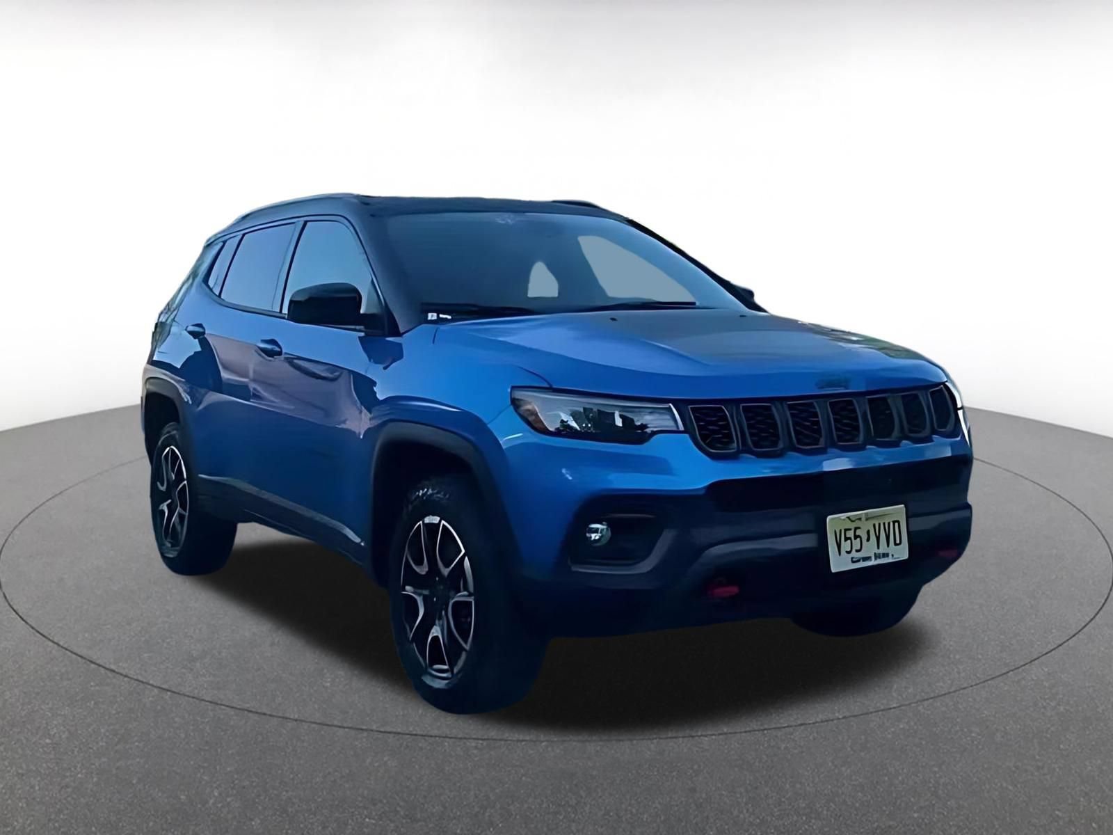 Used 2025 Jeep Compass Trailhawk AWD/4WD image 3