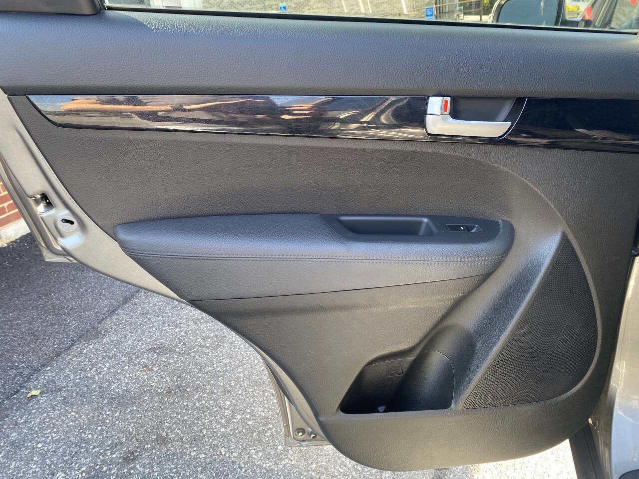 Used 2015 Kia Sorento LX image 14