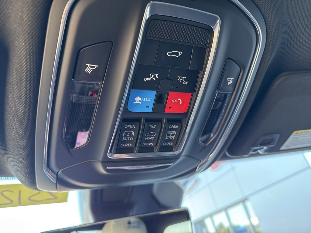 New 2025 Jeep Grand Cherokee Limited w/ Luxury Tech Group II image 31