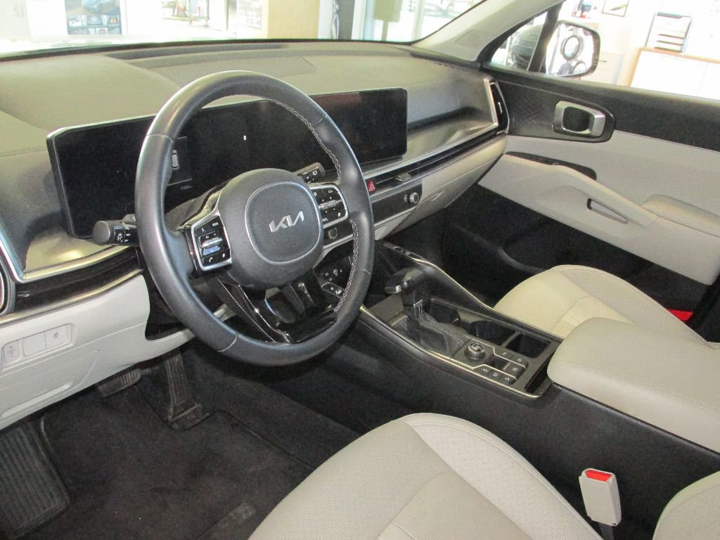 Used 2025 Kia Sorento S image 5