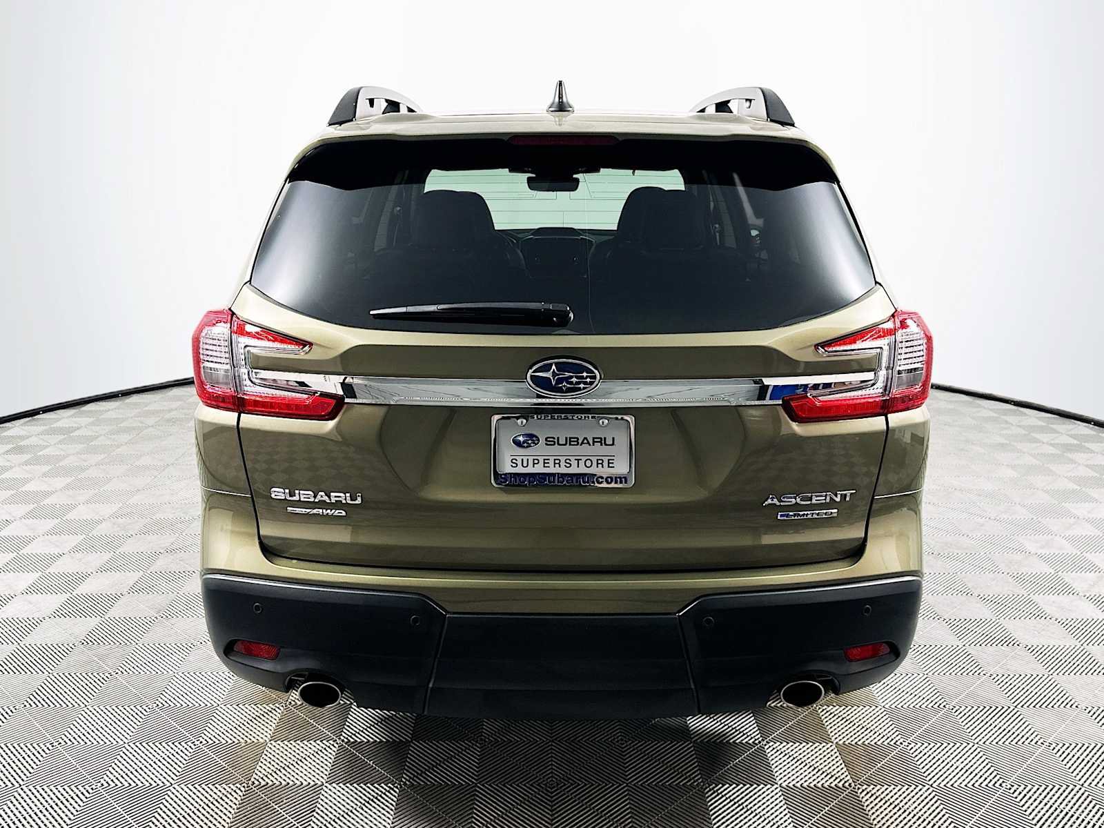 Used 2023 Subaru Ascent Limited w/ Technology Package AWD/4WD image 6