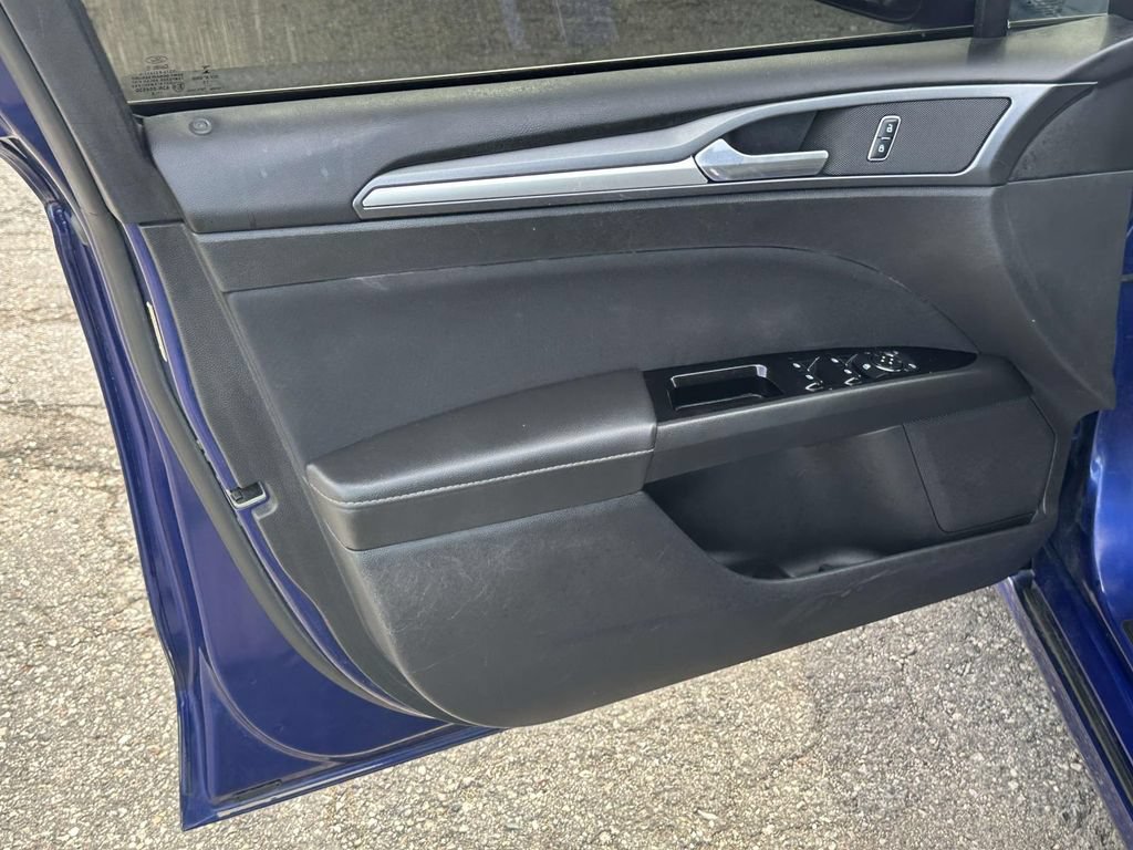 Used 2016 Ford Fusion SE FWD image 16