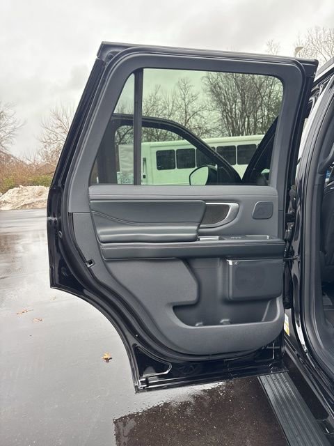 New 2025 Ford Expedition Platinum w/ Stealth Performance Package image 34