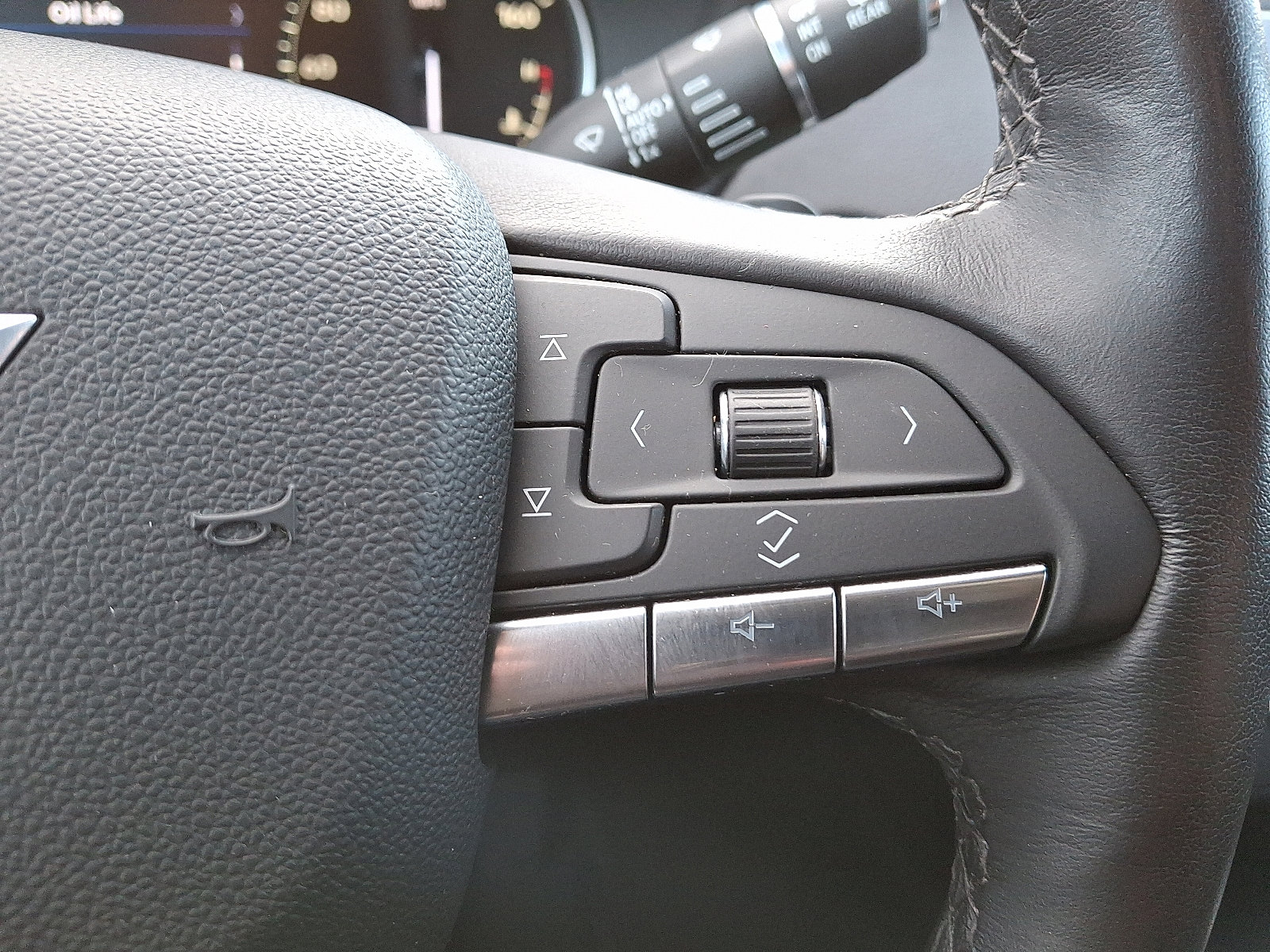 Used 2022 Cadillac XT4 Premium Luxury w/ Enhanced Visibility Package image 21