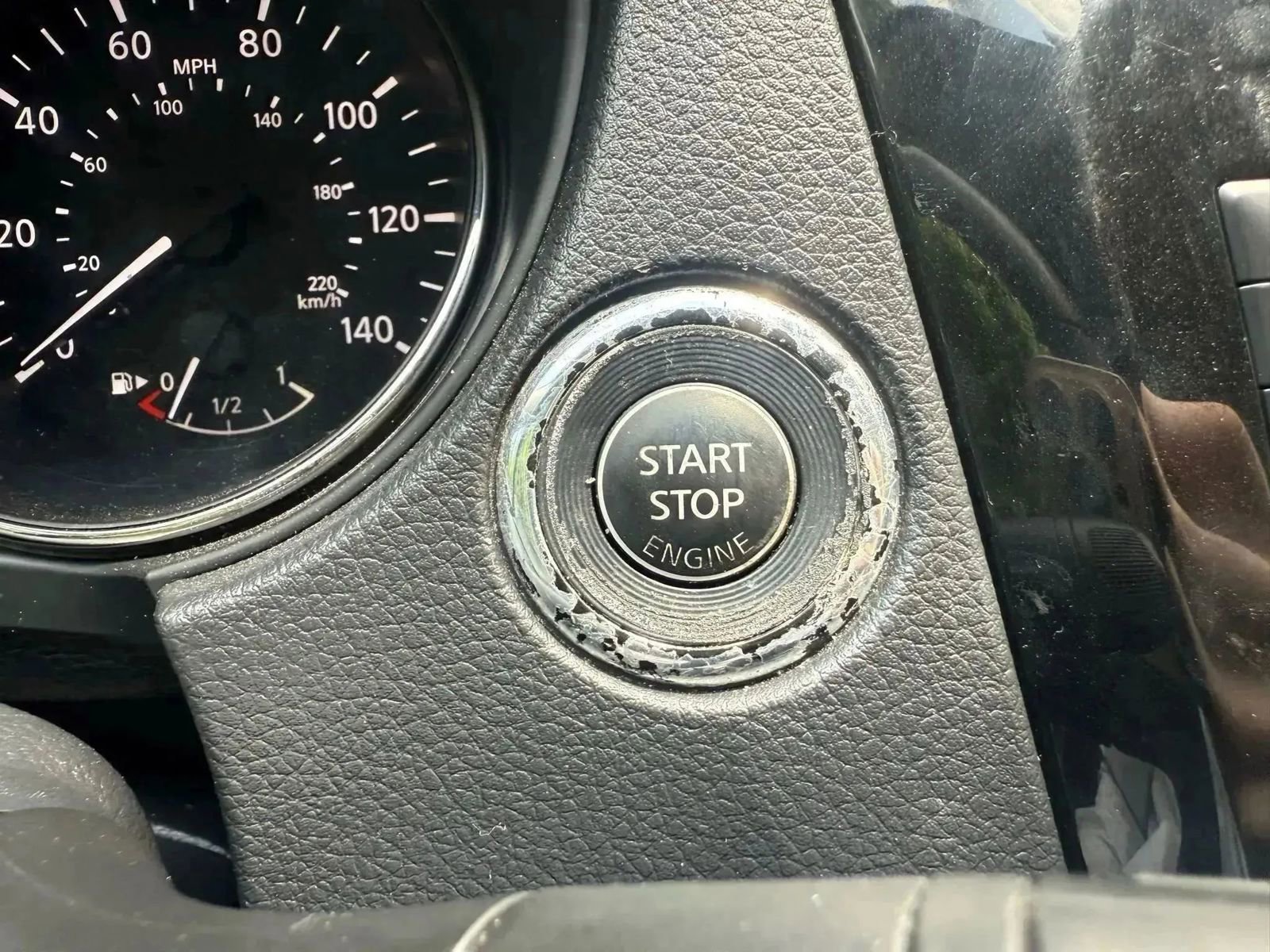 Used 2019 Nissan Rogue SV image 38