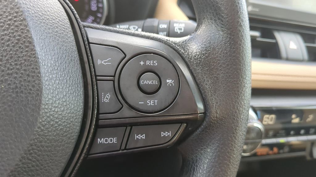 Used 2021 Toyota RAV4 XLE FWD image 20
