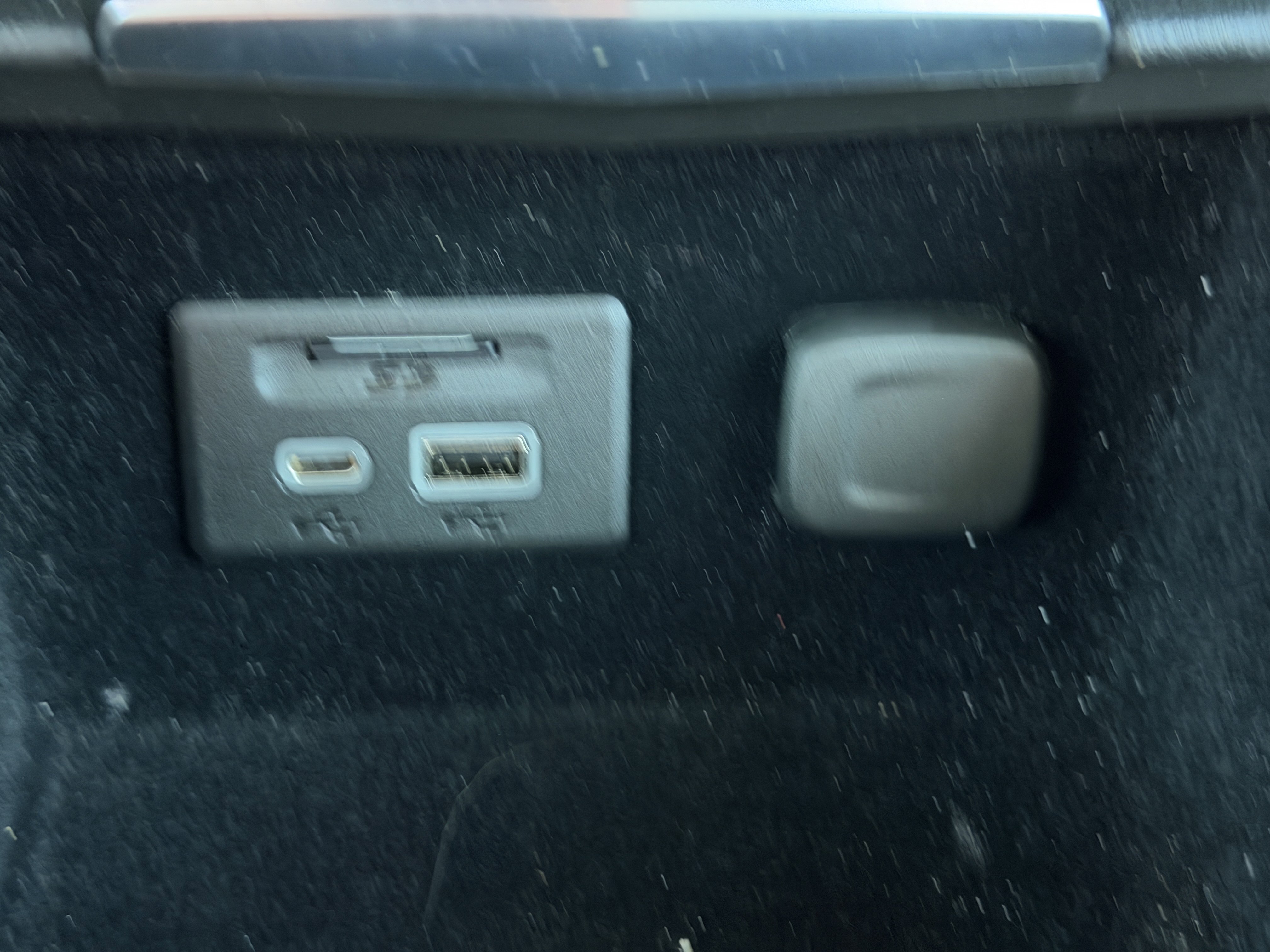 Used 2021 Cadillac XT4 Premium Luxury w/ Driver Awareness Package image 25