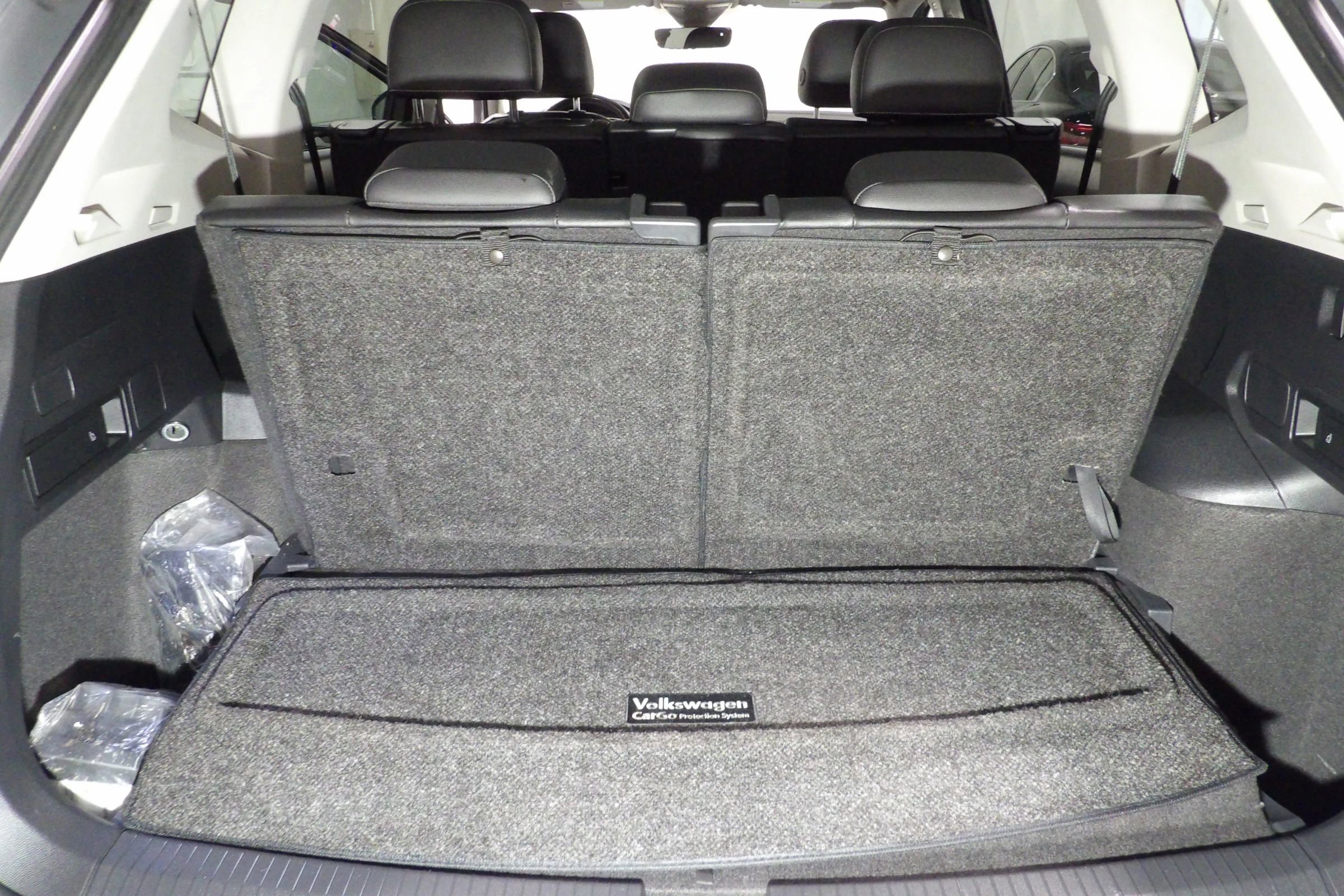 Used 2022 Volkswagen Tiguan SE w/ Panoramic Sunroof Package FWD image 7