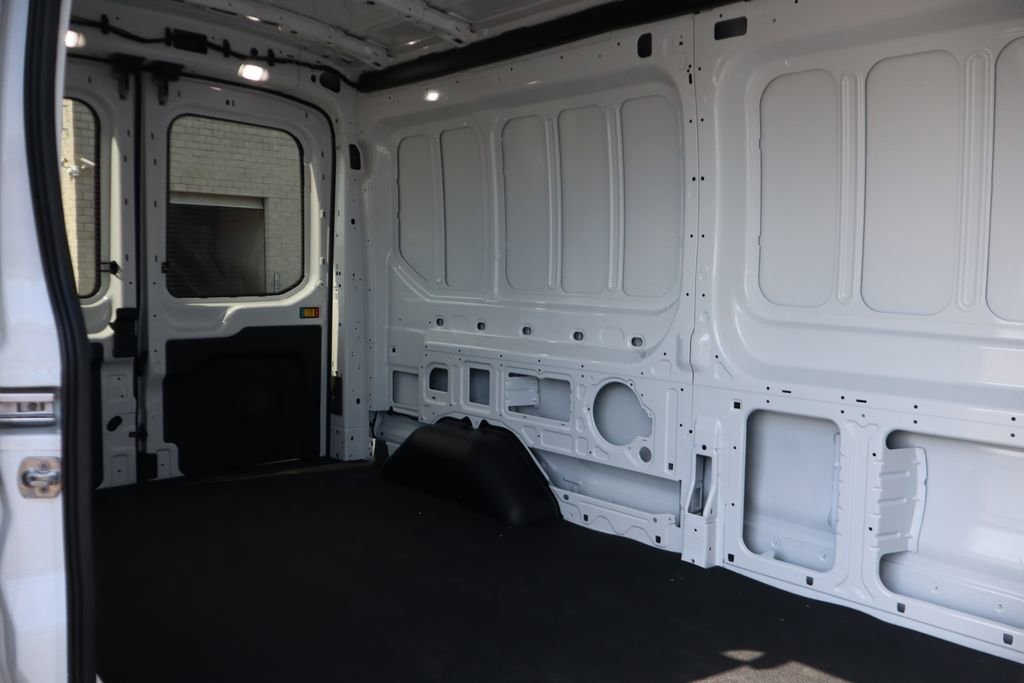 New 2026 Ford Transit 250 148 Medium Roof Extended AWD w/ Exterior Upgrade Package image 30