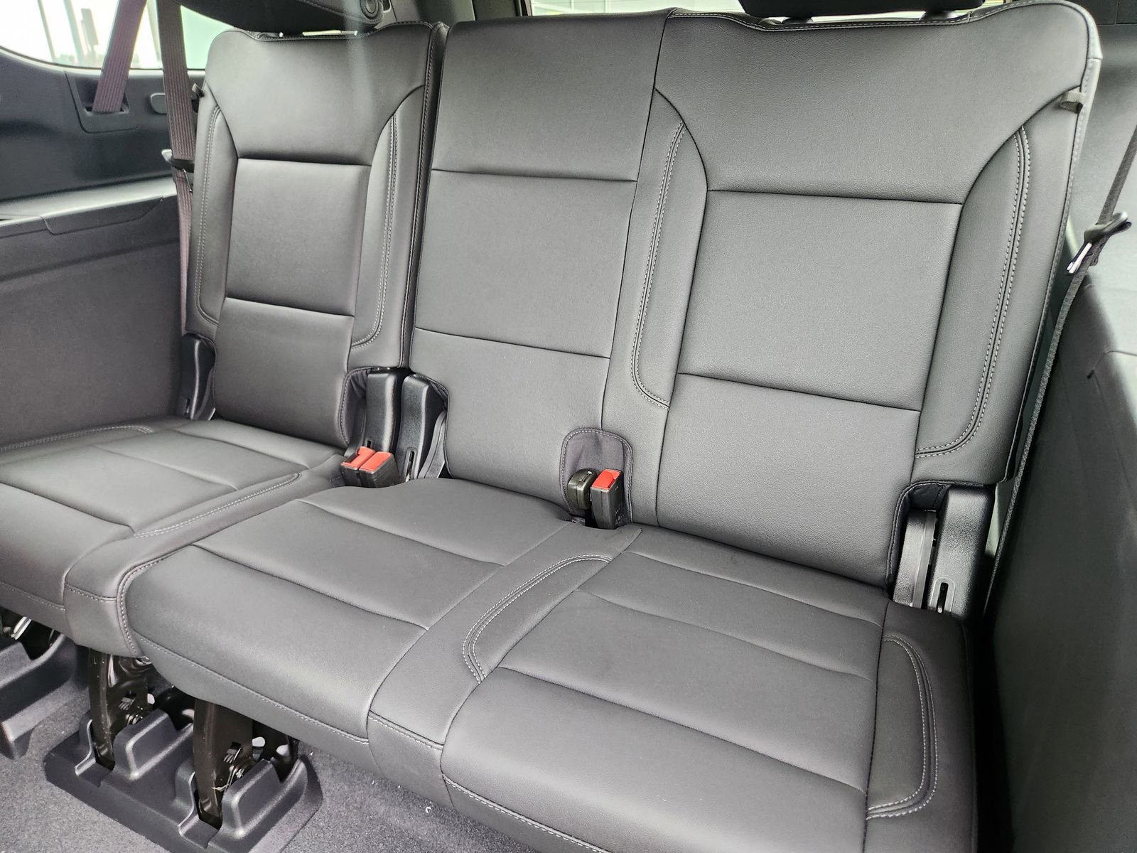 New 2026 Chevrolet Suburban LT image 12