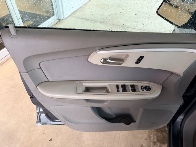 Used 2012 Chevrolet Traverse LS FWD image 15