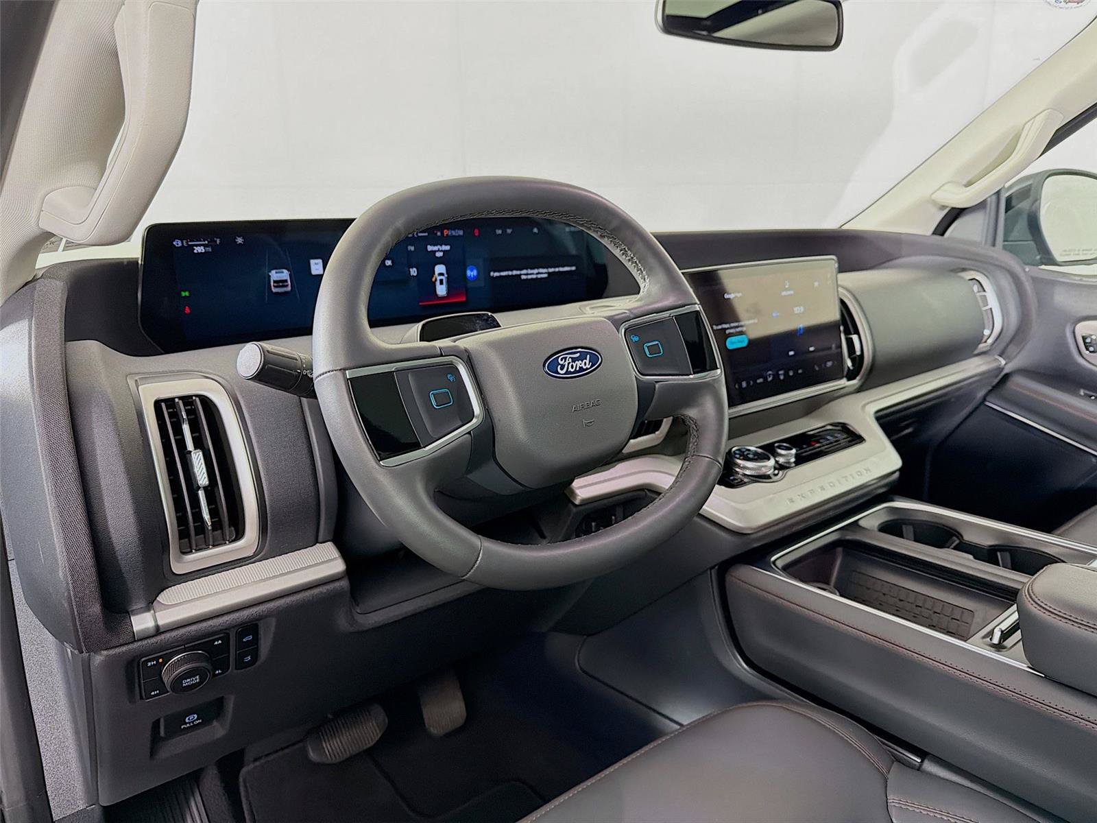 Used 2025 Ford Expedition Active AWD/4WD image 16