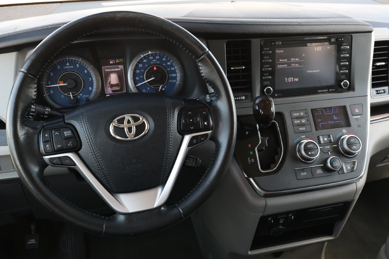 Used 2019 Toyota Sienna XLE FWD image 17