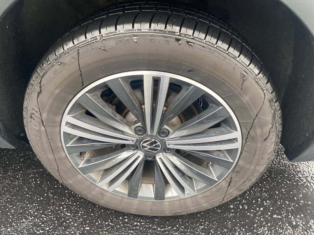 Used 2024 Volkswagen Tiguan Wolfsburg Edition image 28