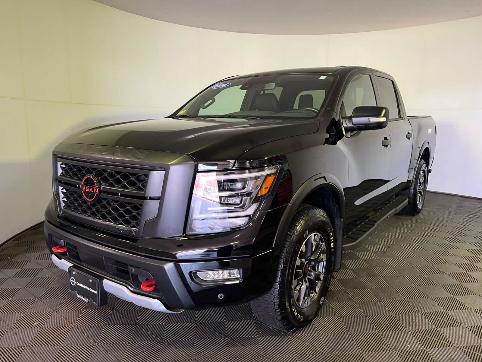 Certified 2024 Nissan Titan PRO-4X w/ Pro-4x Convenience Package AWD/4WD image 3