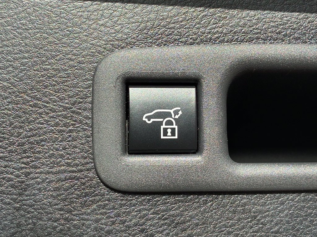 Used 2026 Toyota Sienna XLE FWD image 32