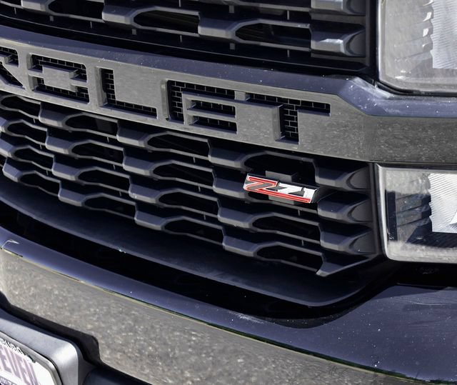 Used 2022 Chevrolet Silverado 1500 Custom Trail Boss w/ LPO, Dark Essentials Package AWD/4WD image 8