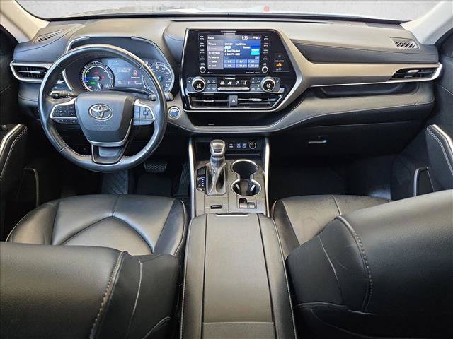 Used 2022 Toyota Highlander XLE FWD image 16