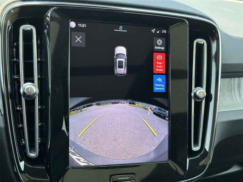 New 2026 Volvo XC40 B4 Plus w/ Climate Package image 4