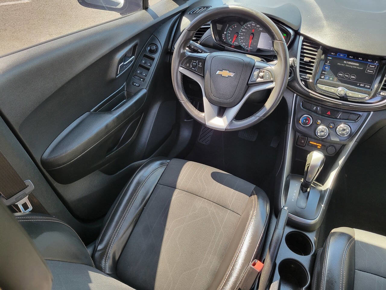 Used 2018 Chevrolet Trax LT w/ Redline Edition FWD image 23
