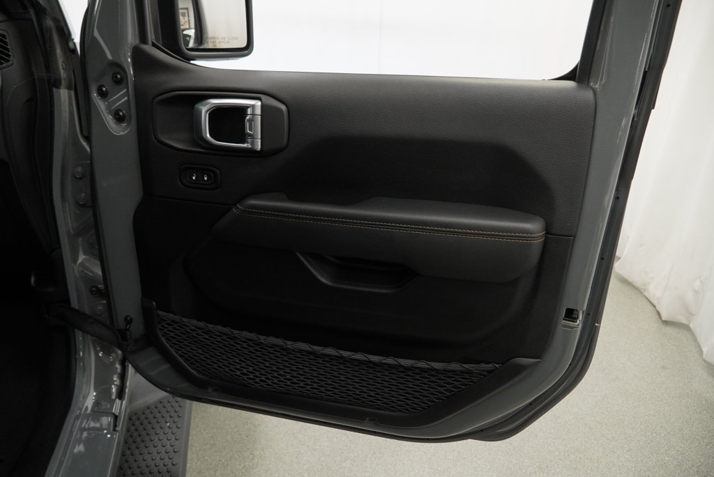 Used 2023 Jeep Wrangler Unlimited Sahara AWD/4WD image 51