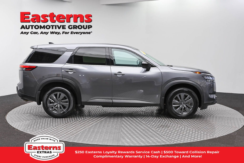 Used 2024 Nissan Pathfinder S AWD/4WD image 5