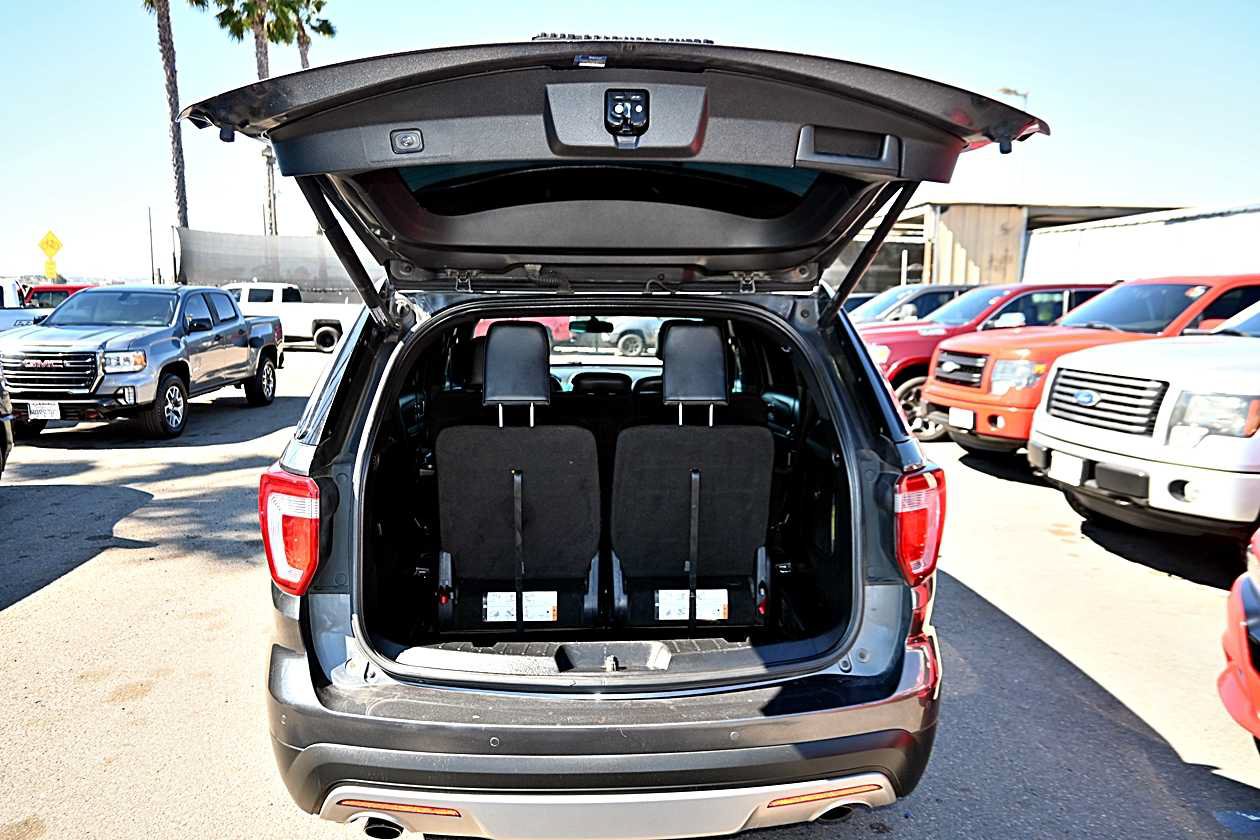 Used 2017 Ford Explorer XLT FWD image 8