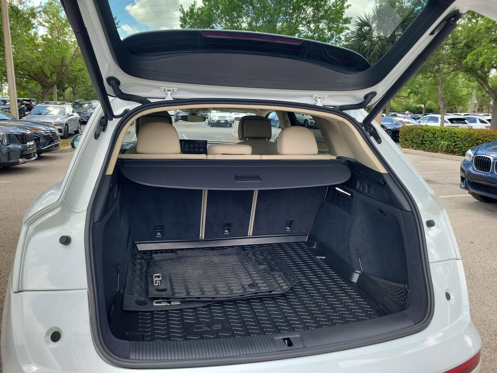 Used 2021 Audi Q5 Premium image 14