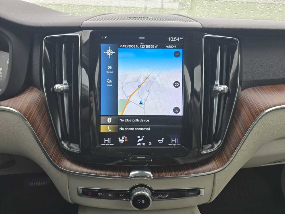 Used 2021 Volvo XC60 T5 Momentum w/ Advanced Package image 12