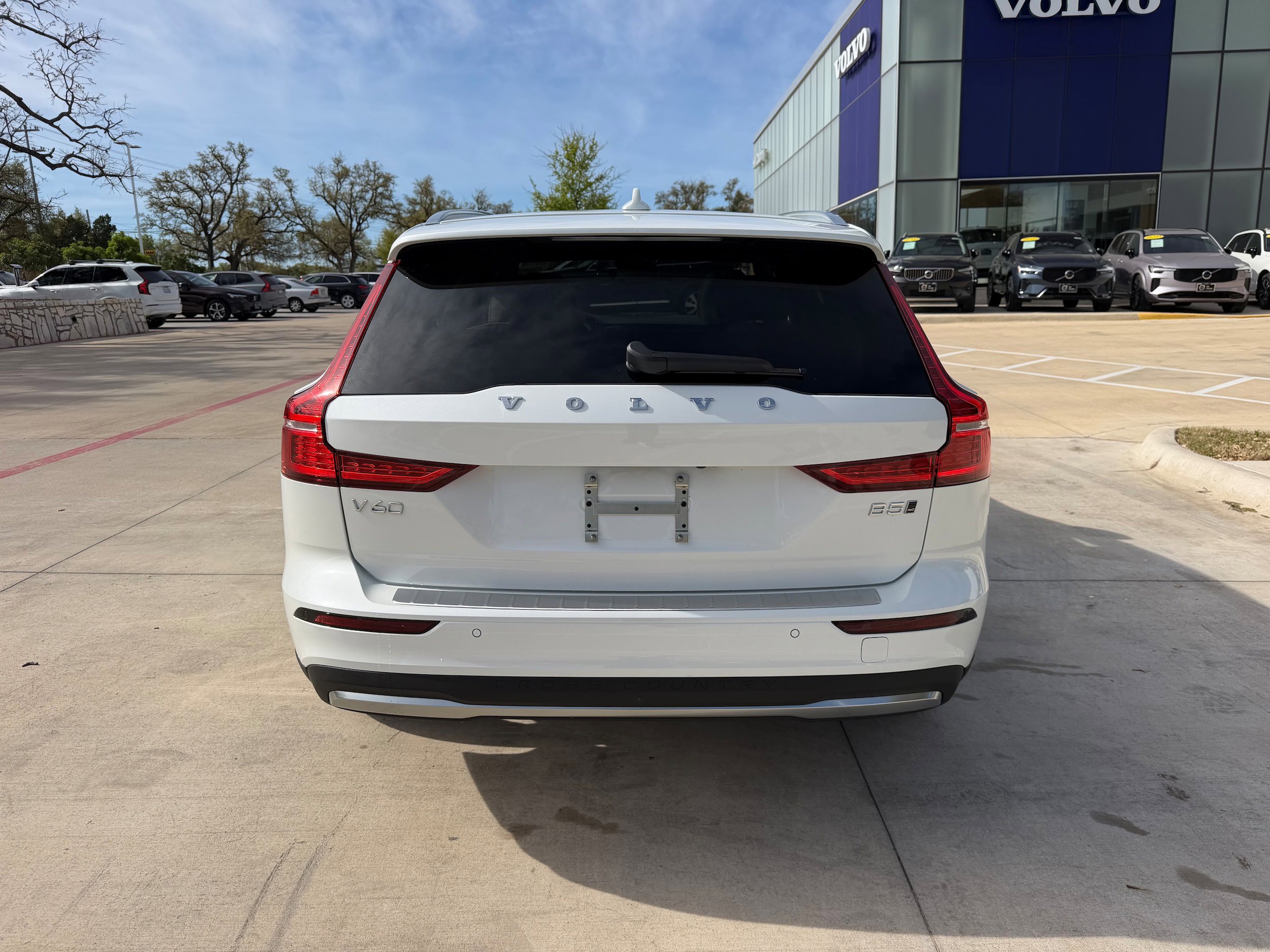 New 2026 Volvo V60 B5 Cross Country Ultra w/ Protection Package Premier AWD/4WD image 5