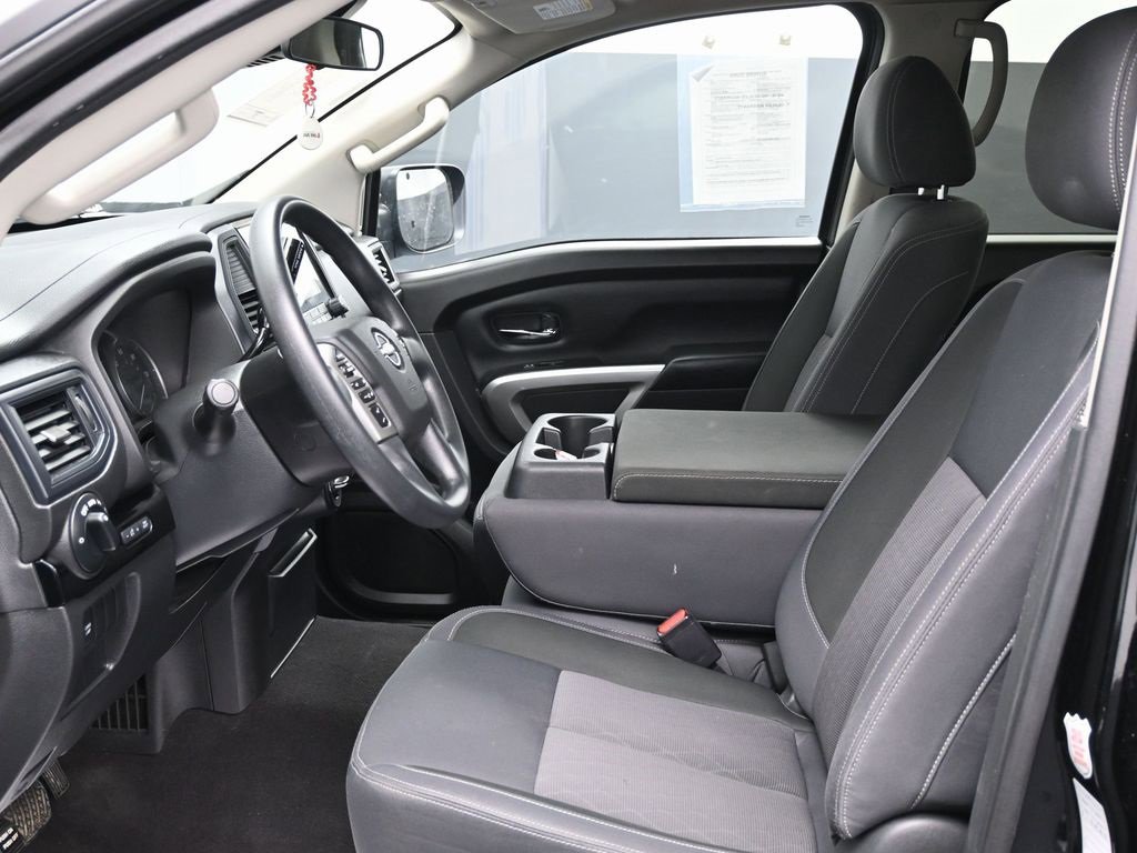 Used 2023 Nissan Titan SV image 14